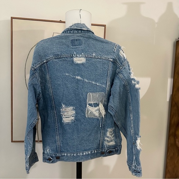 NWT Levi’s x Riley Distressed Denim jacket L - Picture 2 of 5
